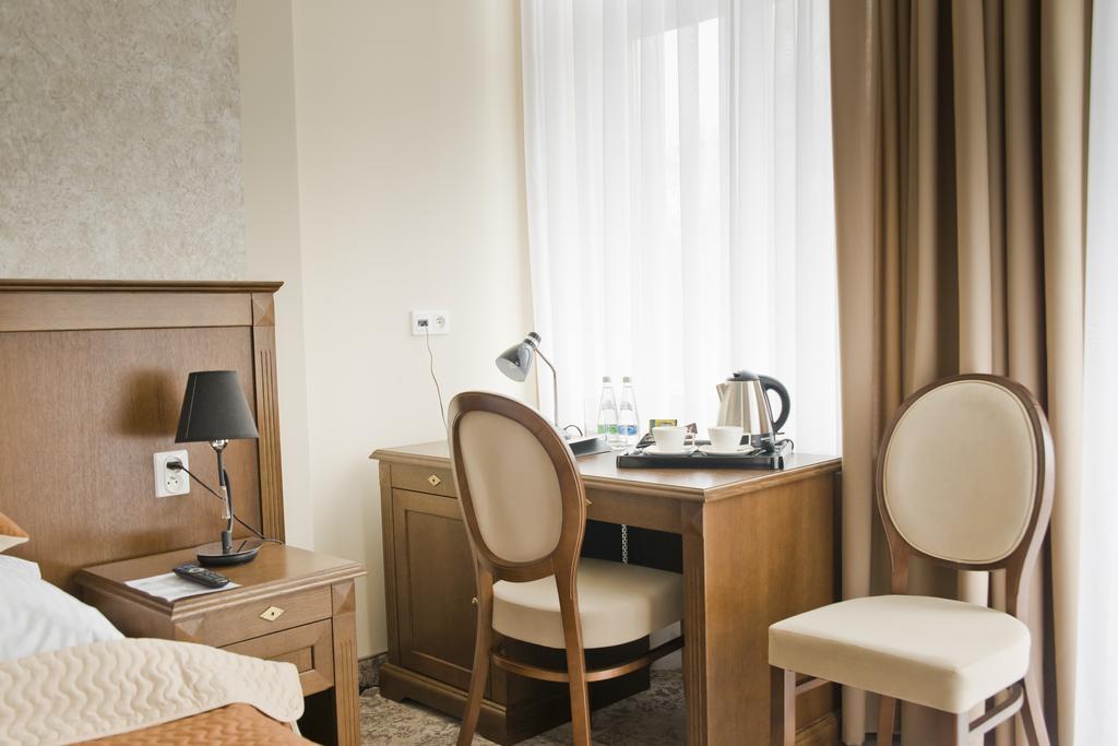 Hotel Gal Tarnow Extérieur photo