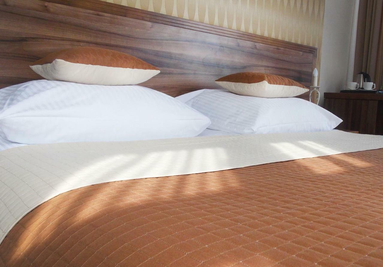 Hotel Gal Tarnow Extérieur photo