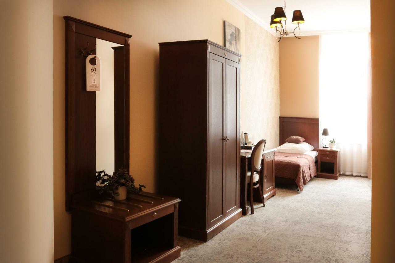Hotel Gal Tarnow Extérieur photo