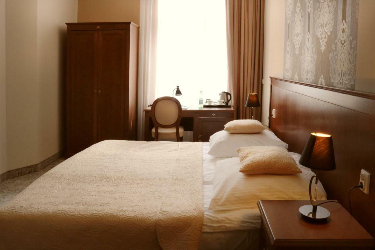 Hotel Gal Tarnow Extérieur photo