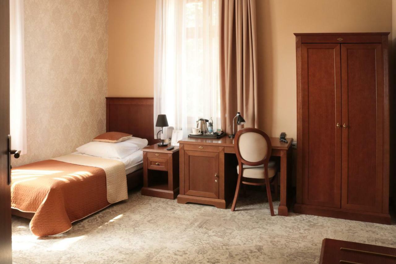 Hotel Gal Tarnow Extérieur photo